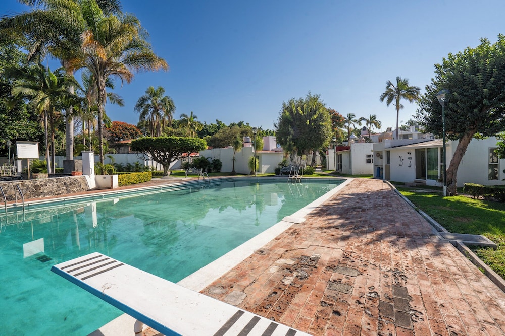 Family House in Jiutepec with Pool & BBQ