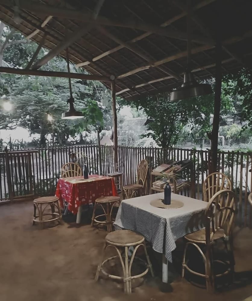 Balay Cuyonon Eco Lodge