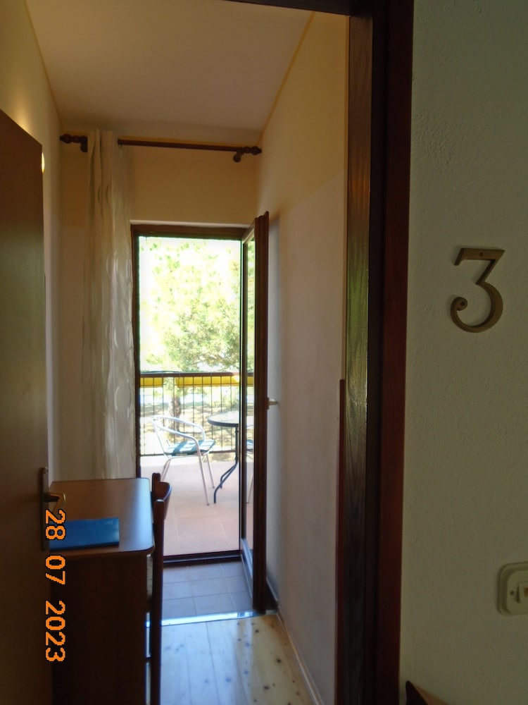 ROOMS MATEA PULA