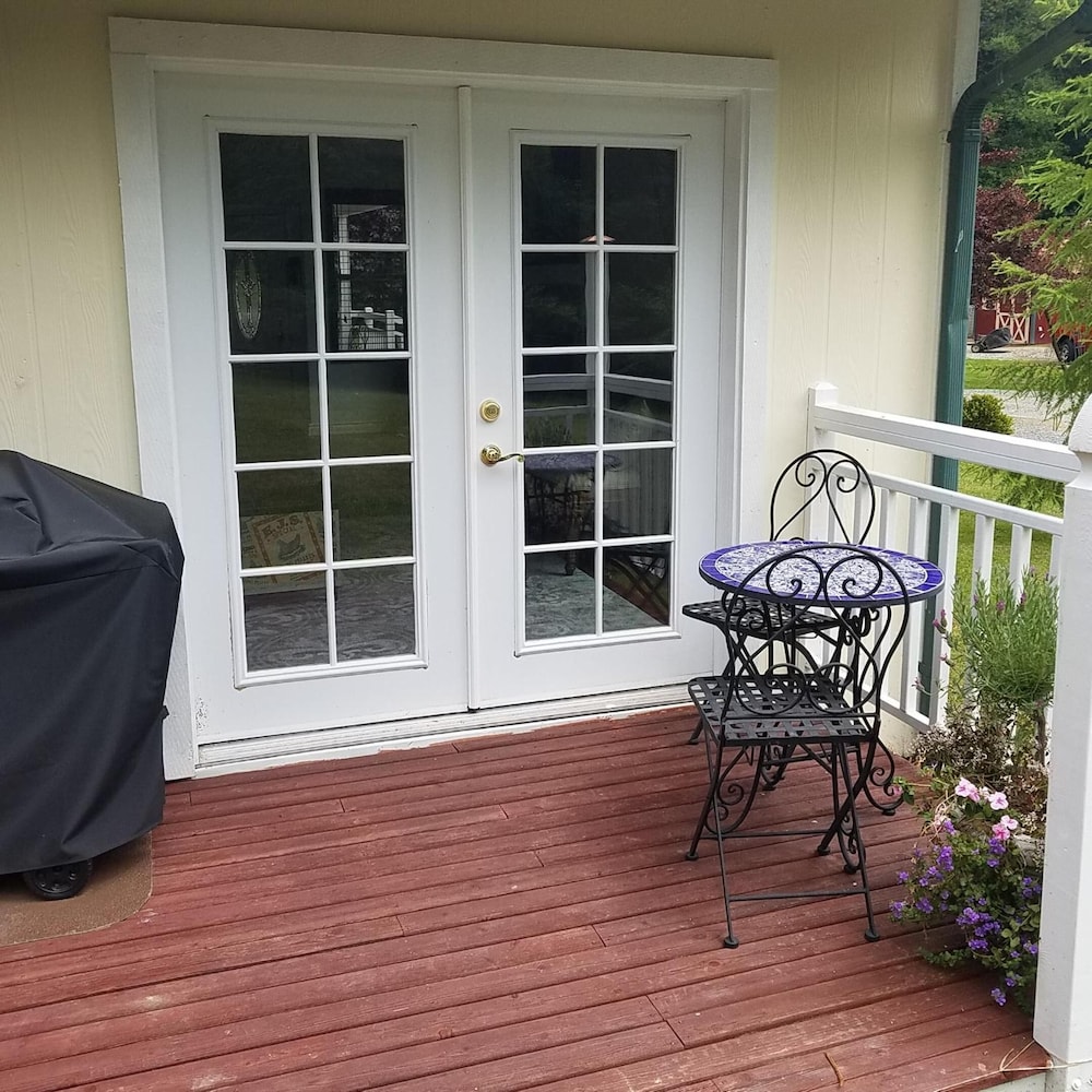 Arbor Rouge Cottage