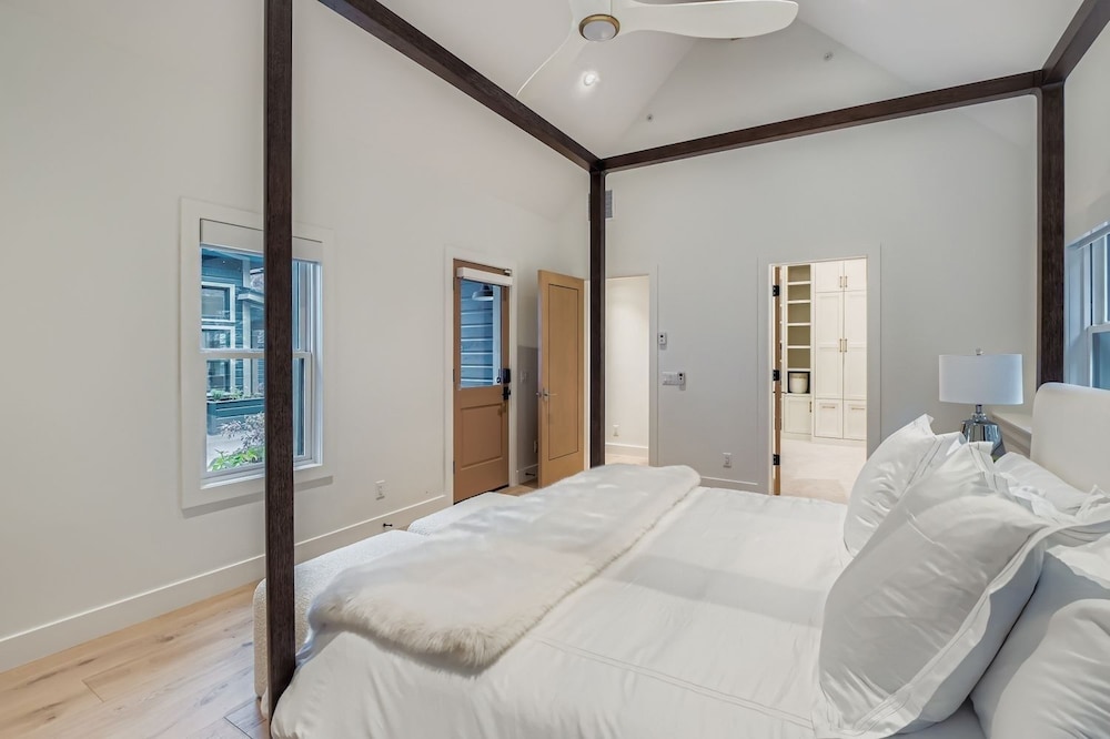Old Town Luxe Retreat-walk To Main. Hottub-casita 173 4 Bedroom Home