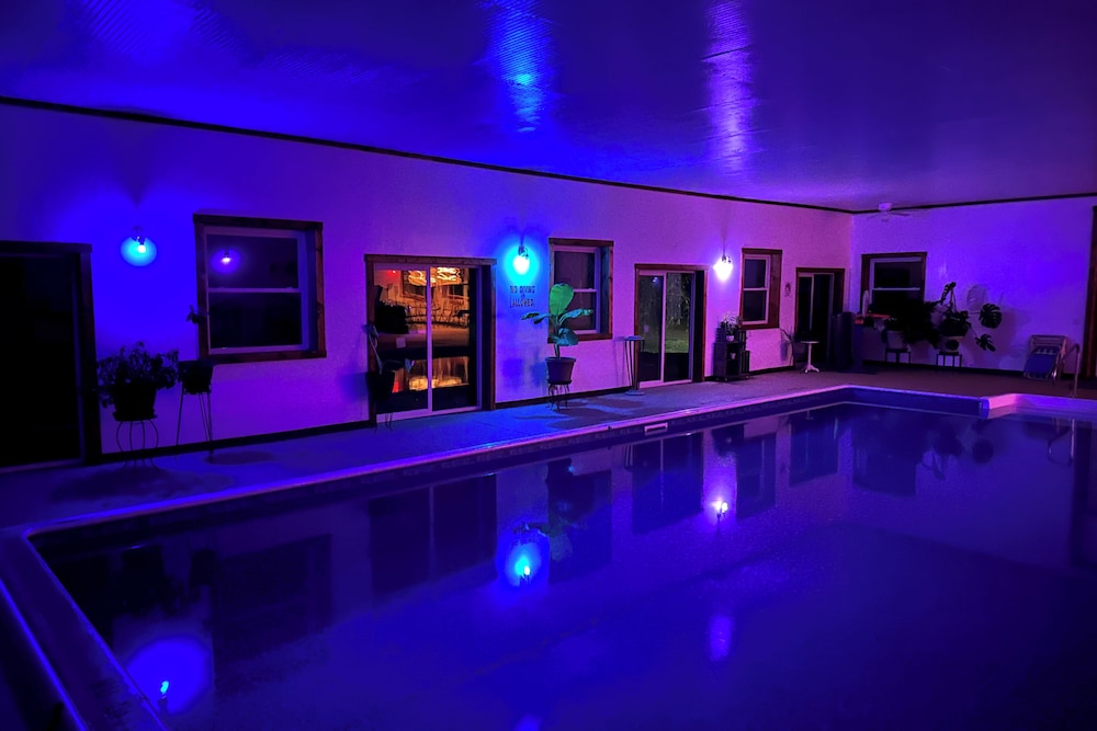 8-acre Bridgman Oasis: Pool, Hot Tub & Game Room