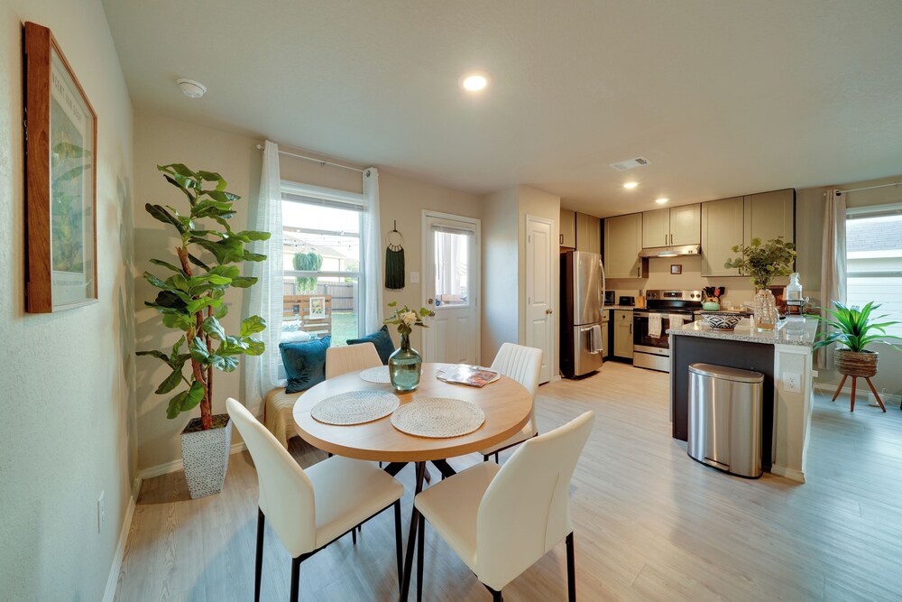 Easy Access to Dtwn San Antonio: Suburban Home