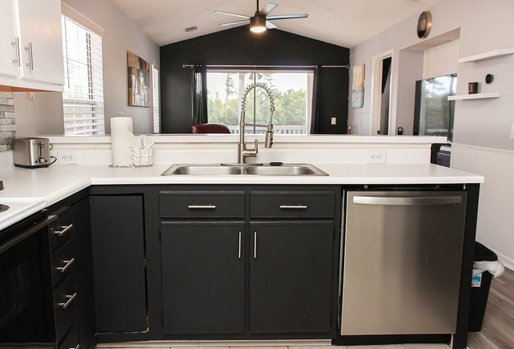 Waterway Village 18g 2 Bedroom Condo