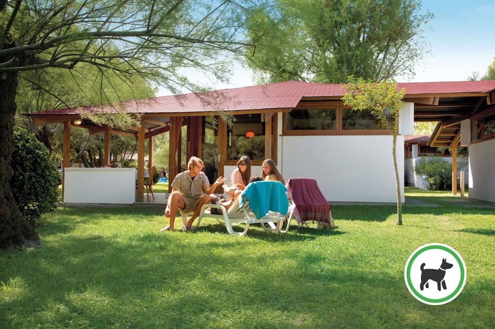 Isamar Holiday Village