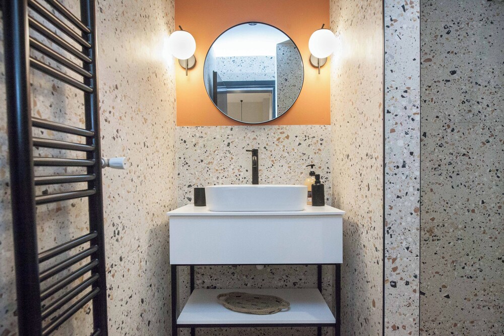Lovely Brand New Studio byVictoria Metro
