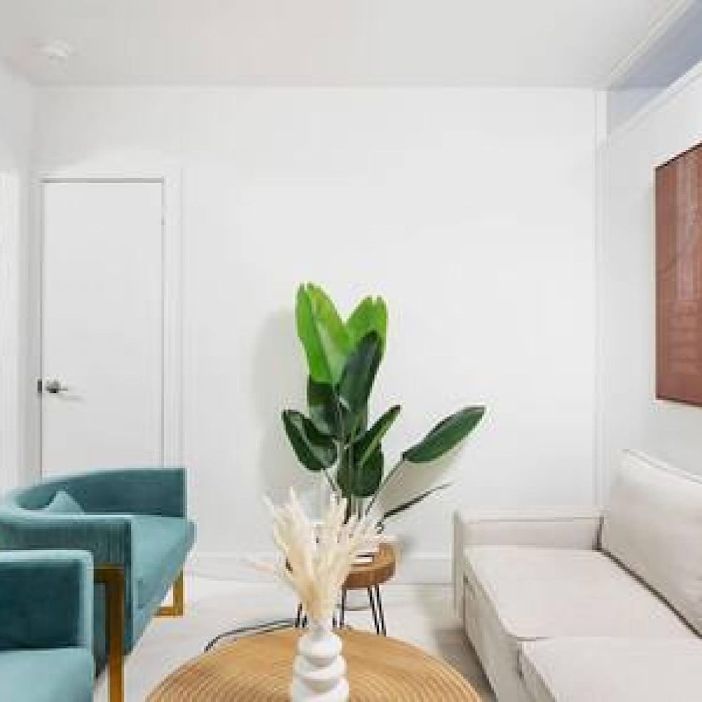 444-3 1BR Hell s Kitchen- Newly Furnished -elevator