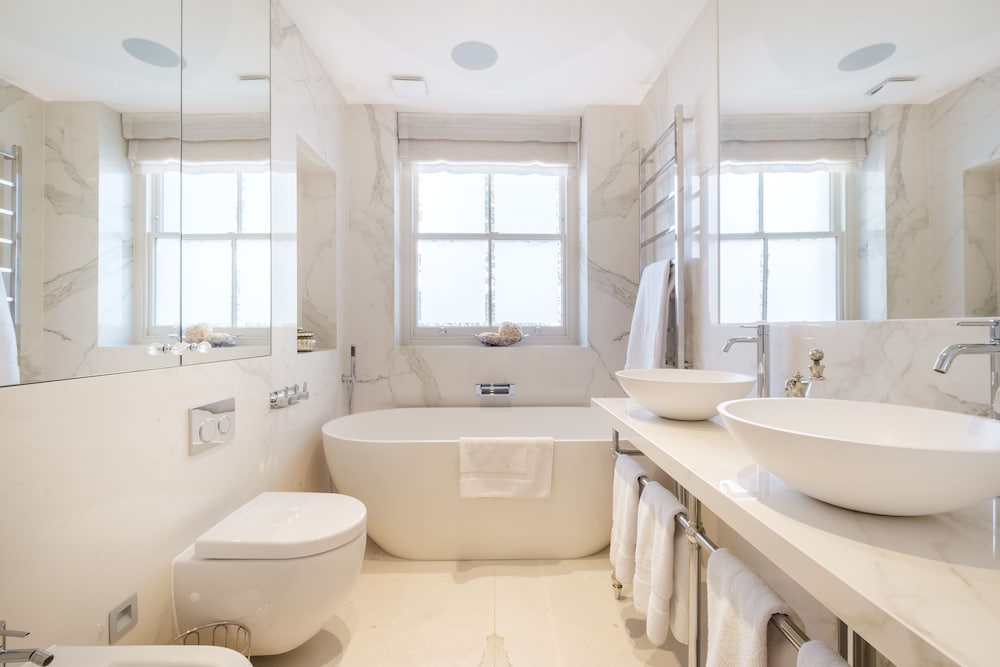 Luxury Home with 3 Bed 2 Bath in London