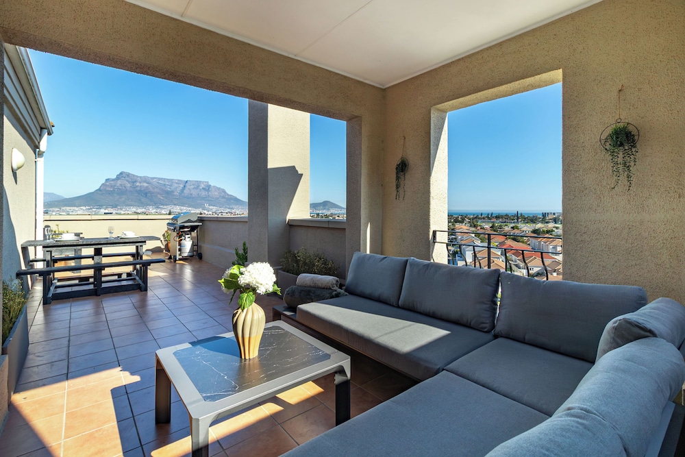 2 Bedroom, Mountain View Penthouse, Century City
