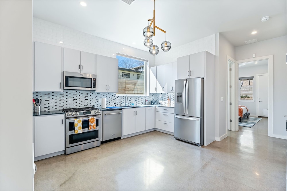 Trendy 3 Bedroom in South Austin! - Image 4