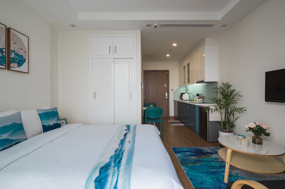 Sunny - Vinhomes GreenBay Residences