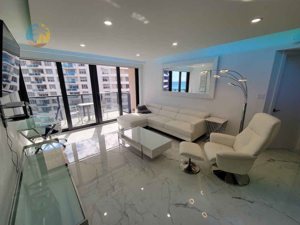 Alexander 1115 3 Bedroom Apts