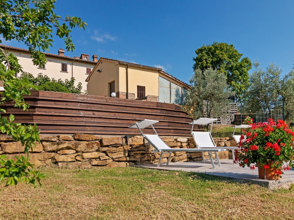 Countryside Home in Arezzo With Pool photo 2