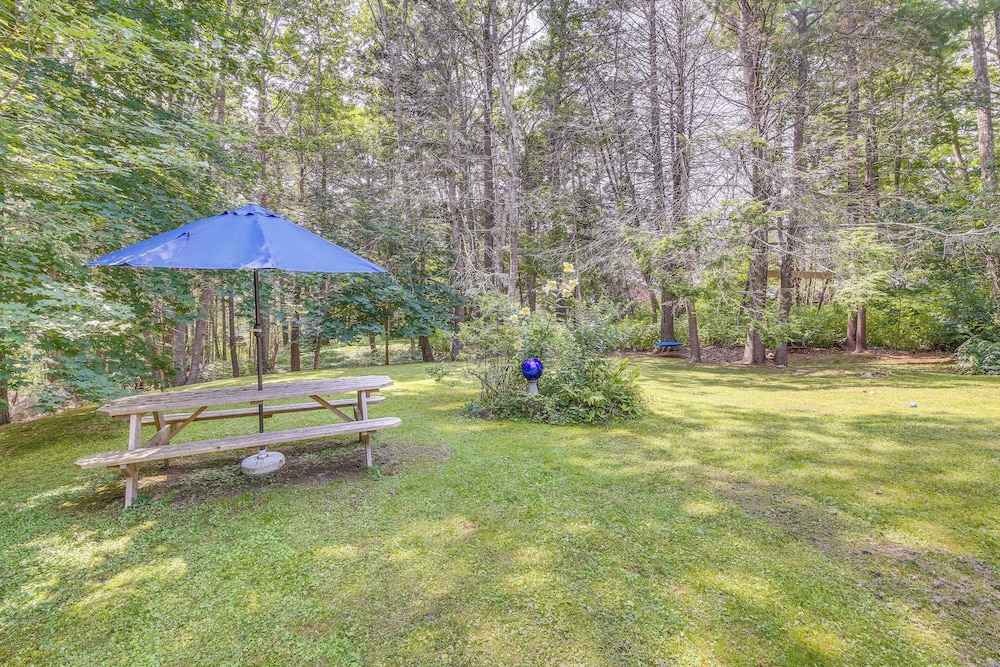 Cozy Boothbay Studio w/ Patio ~ 5 Mi to Harbor!