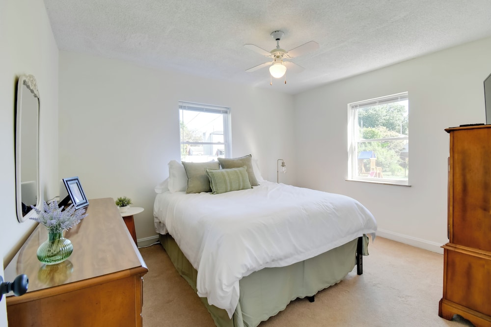 Walk to Ritter Park: Renovated Home Near Marshall!