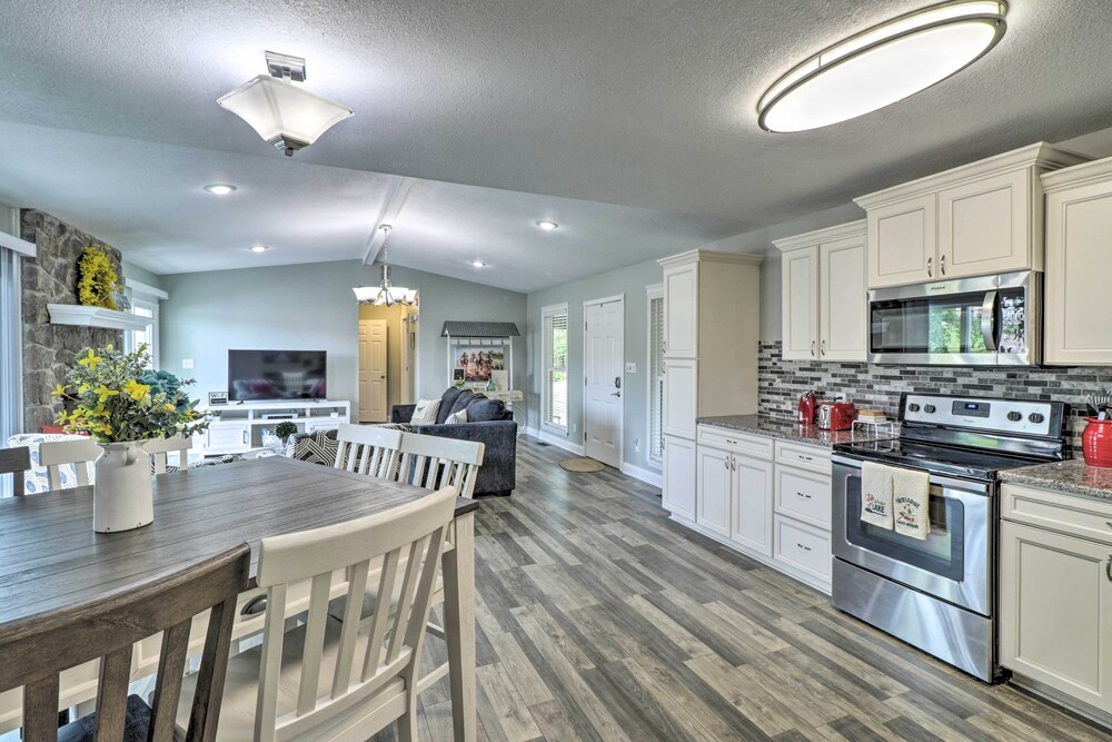 Ivy Cove Waterfront Hot Springs Home w/ Dock! view 3