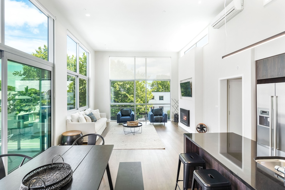 The Carlton Apartments view 4