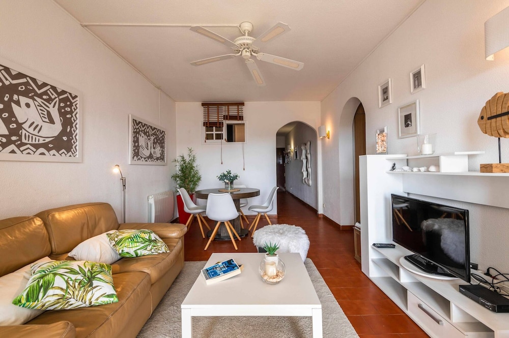 Sea View Central Town 2 Bedroom Apartment