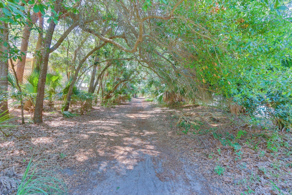 Pool Access, Walk to Beach: Hilton Head Haven!