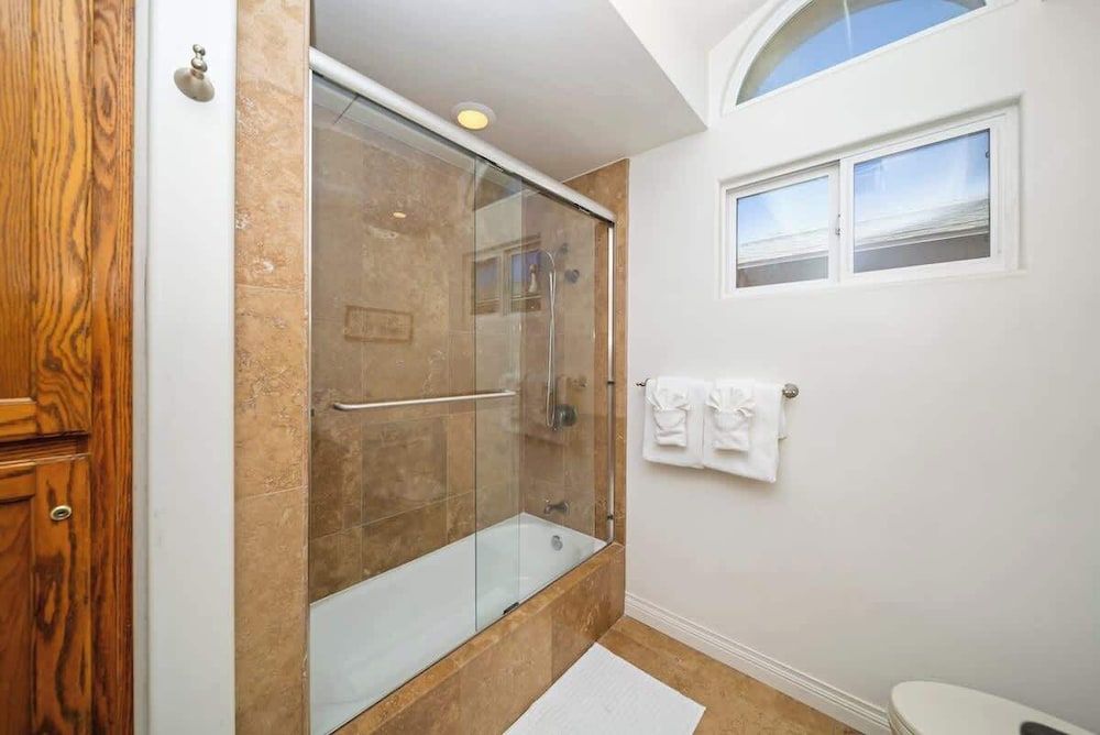 Hot Tub Ocean Views 3 Bedroom Private Home