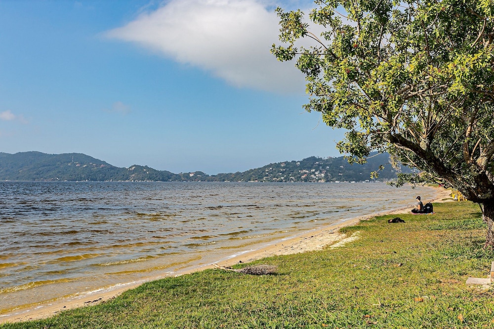 SDR Aptos de frente para Lagoa Conceição