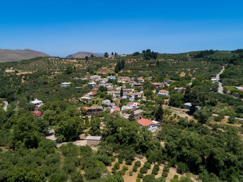 Panethimos House in Nature