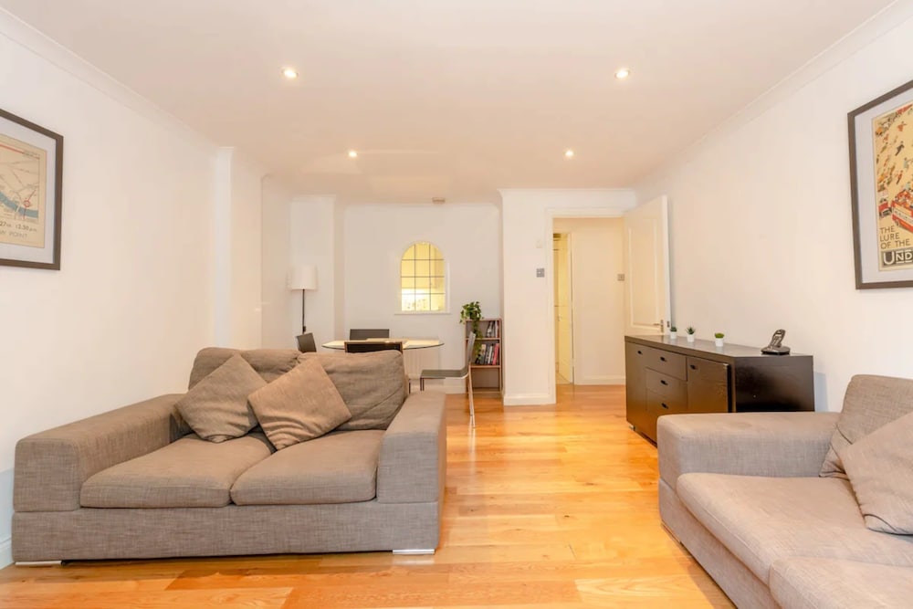 Stunning 2 Bedroom Apartment in the Heart of Westminster