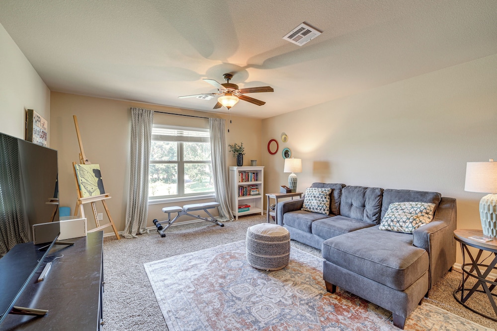 Tulsa Area Retreat w/ Trail Access + Private Patio