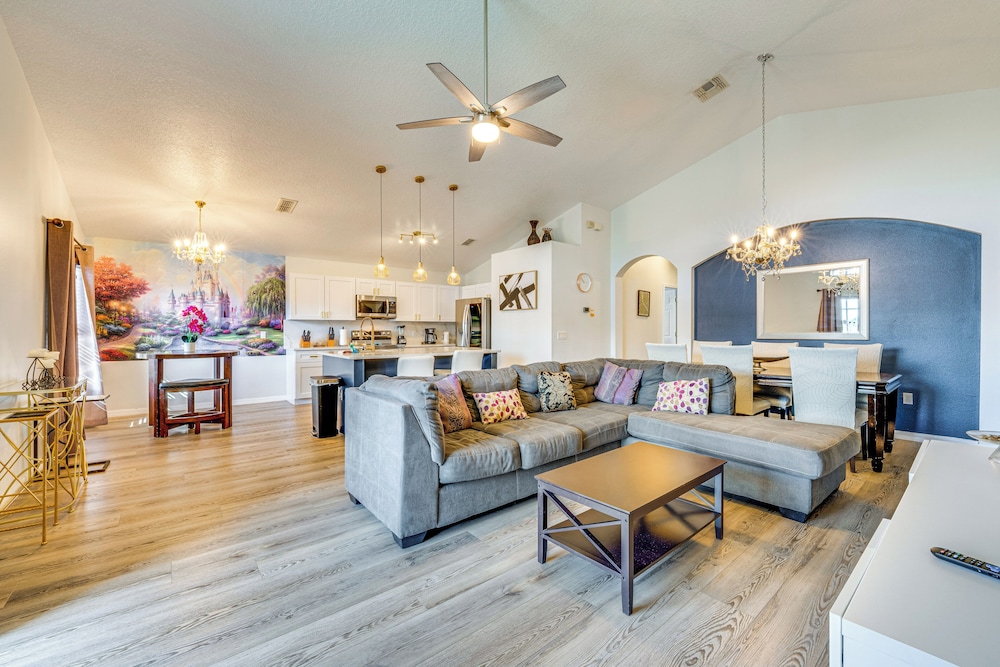 10 Mi to Disney: Family Retreat w/ Game Room!