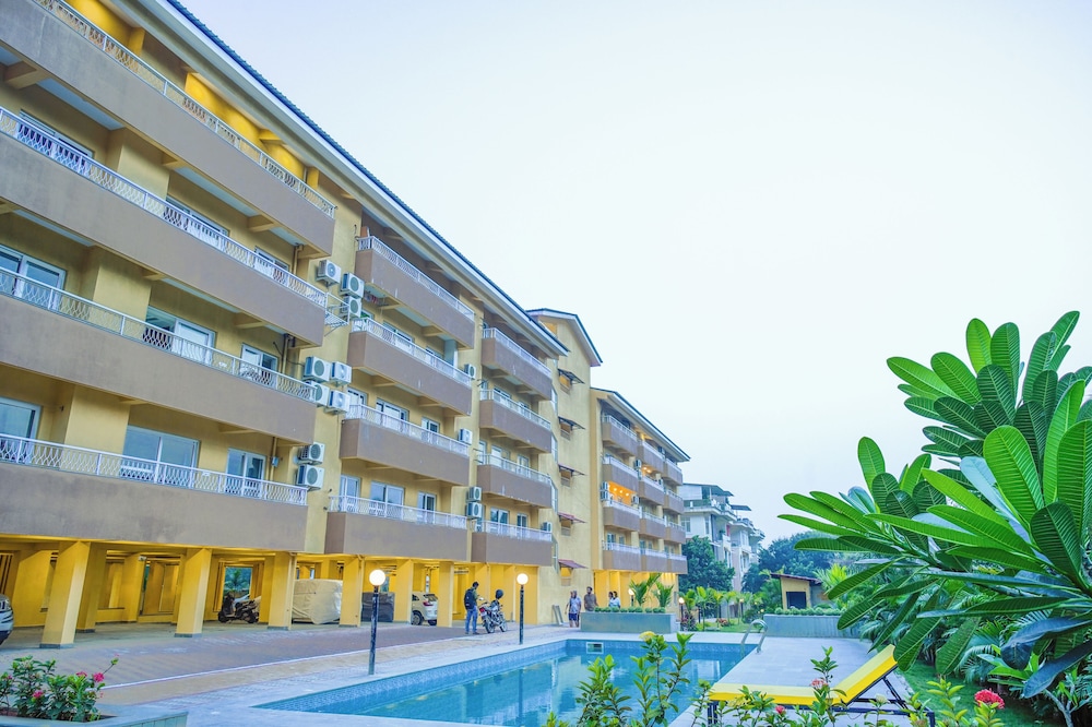 Alaya Stays Veera Marina 1BHK with Pool