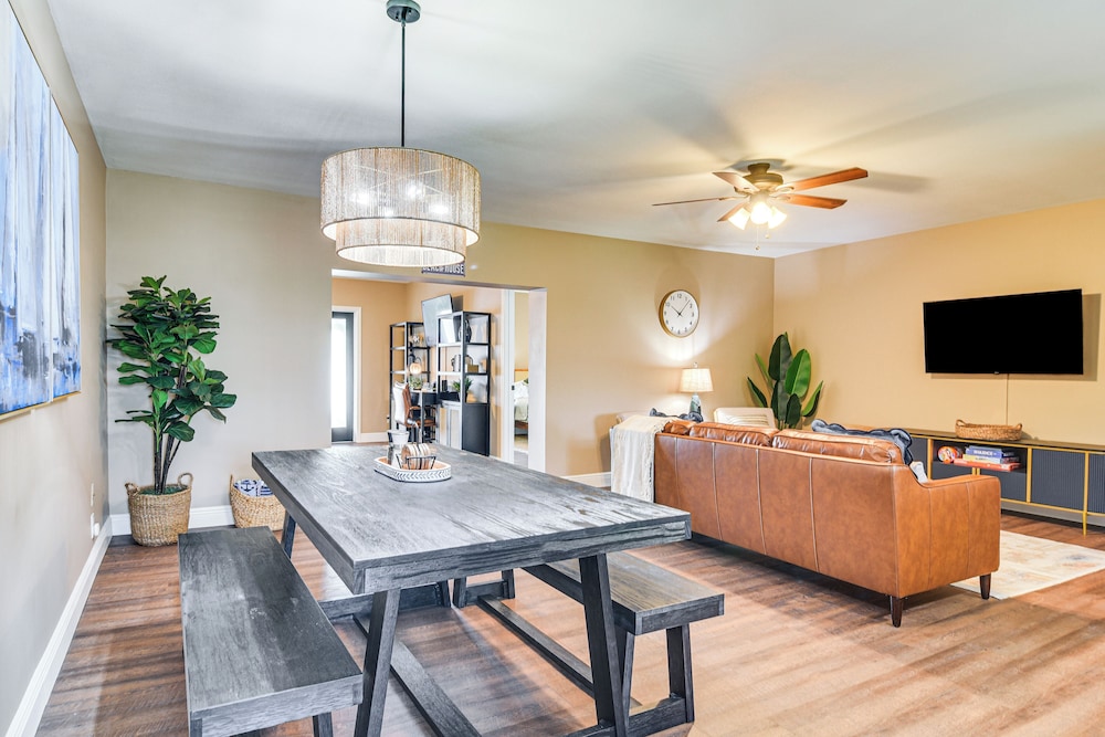4 Mi to Indian Rocks Beach: Home w/ Backyard Oasis