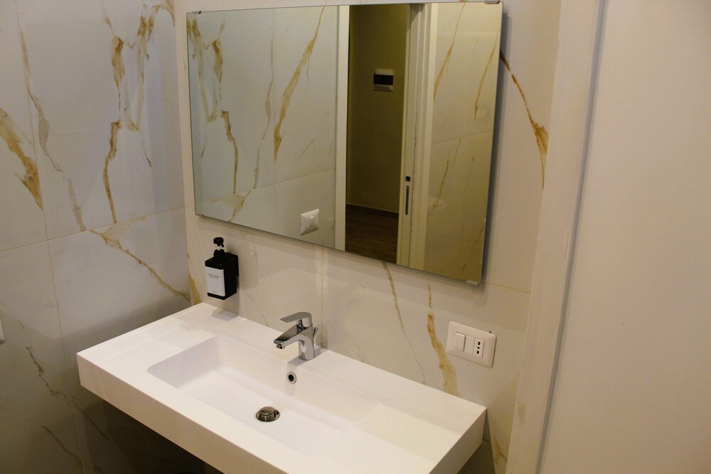Blackwoody Contemporary Rooms - Toledo