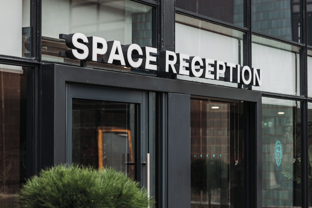 THE SPACE TO STAY