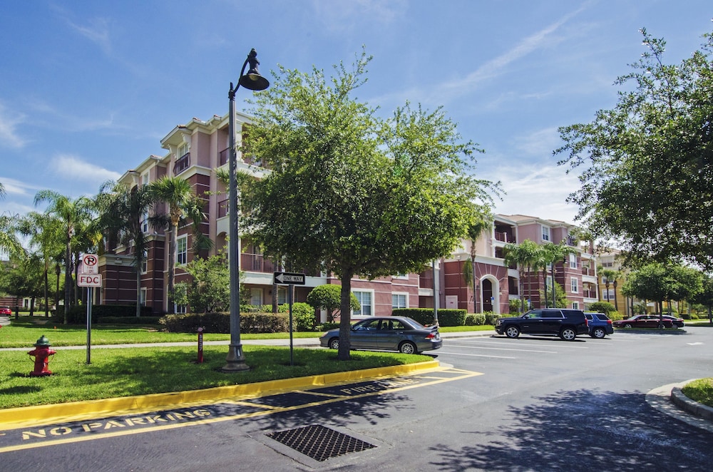 A Perfect Home for Your Family or Business! Just Steps From Convention Center 3br/3b #3vc024