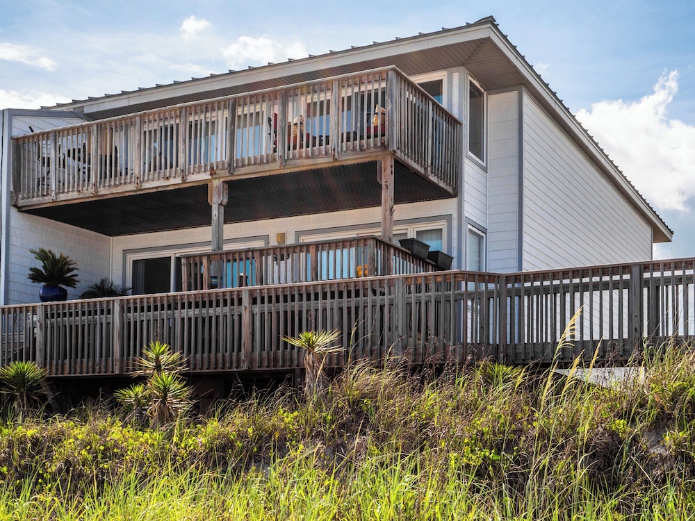 Queens Grant by Topsail Realty