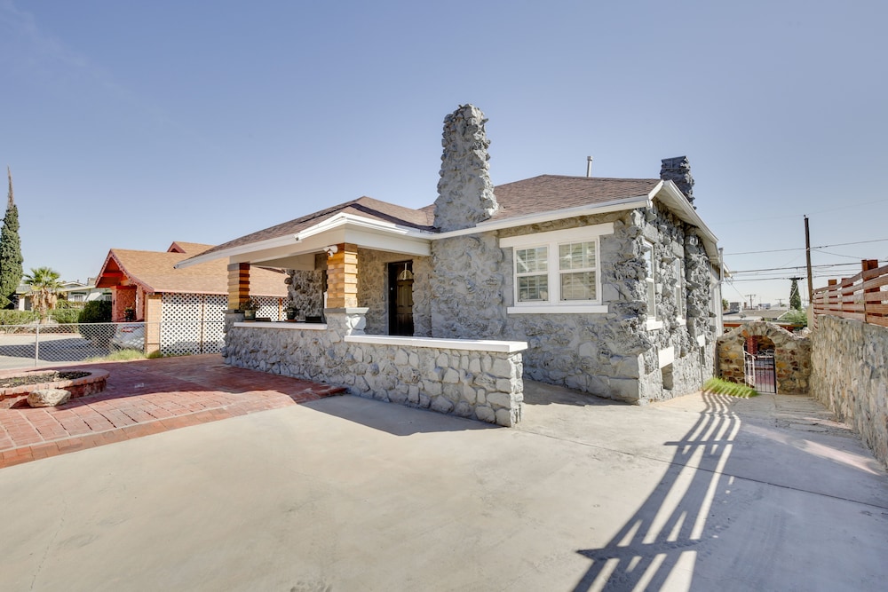El Paso Home w/ Shared Patio Near Memorial Park view 4