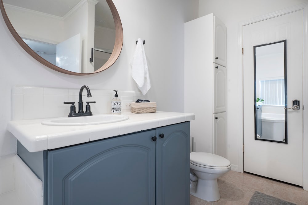 Bright 4BR Home Near Beach Historic Downtown