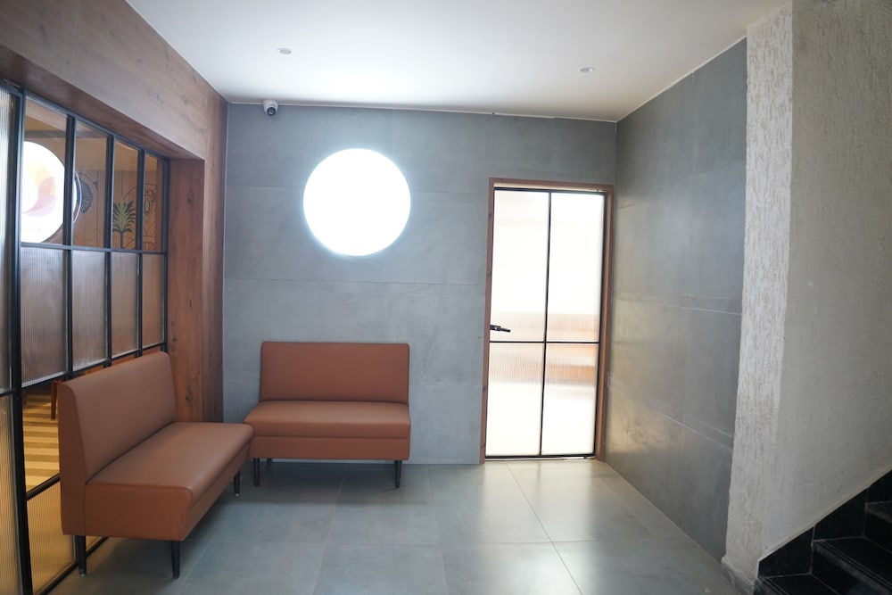 Hotel Status Inn