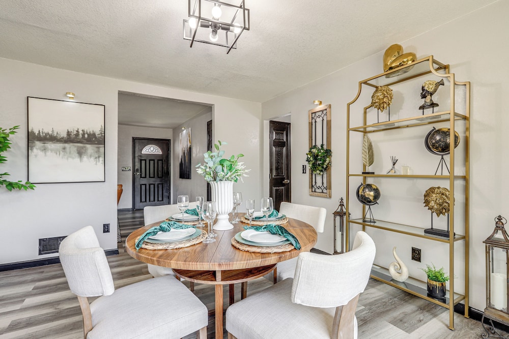 Near Lakes & Golfing: Spacious Loganville Home!