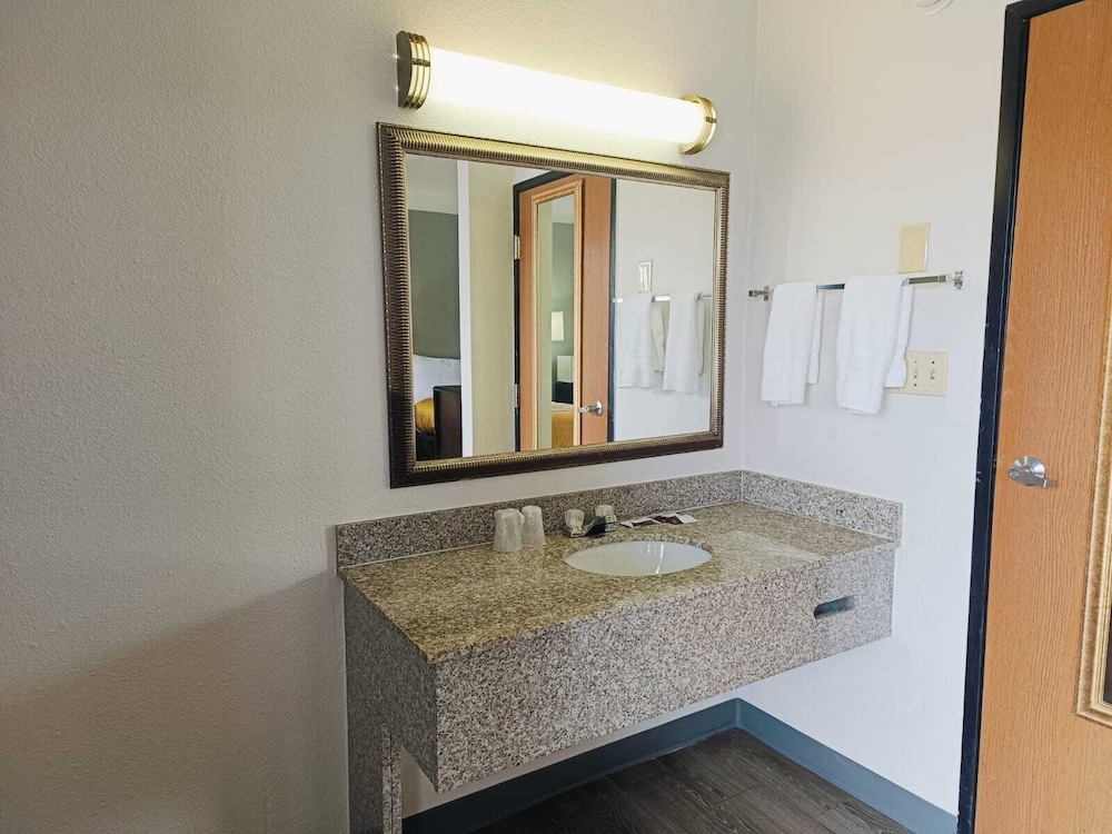 Capital O Travelers Inn Lawton Fort Sill
