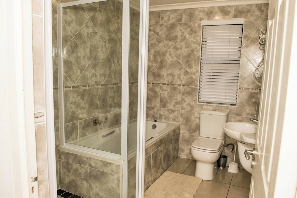 The Views - Oceanview Haven in Langebaan - 3 Levels of Luxury