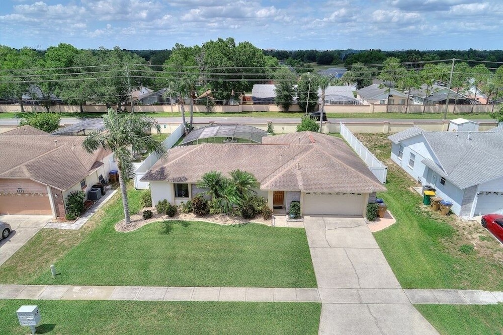 Relaxing Indian Ridge Home W/ Pool, Near Disney & More 4 Bedroom Villa