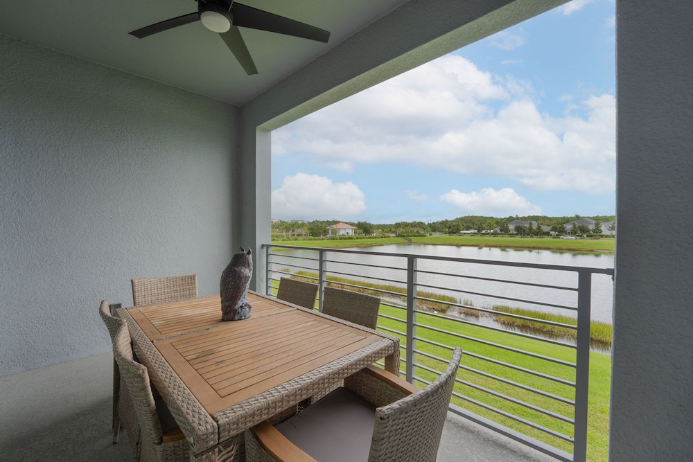 Elegant 2BR in Storey Lake Top Location