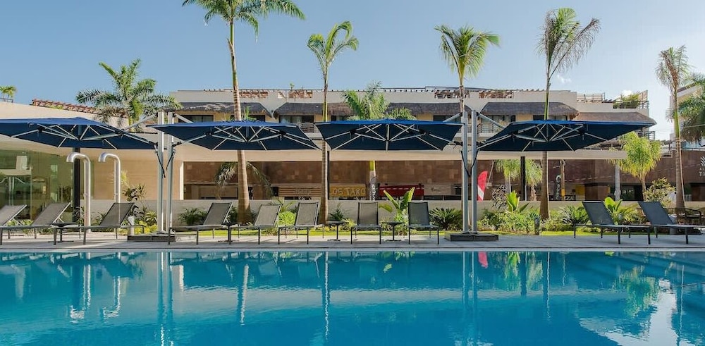 2 Br. Steps Away From the Beach Heated Pool