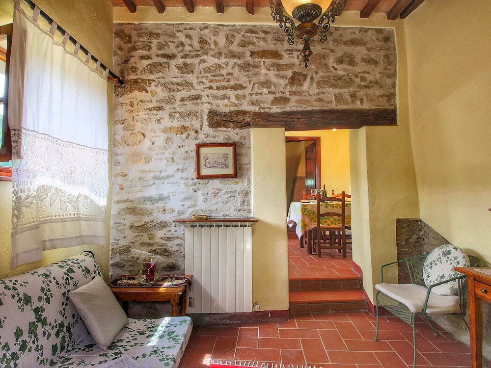 Farmhouse With Stables, Horses and the Ability to Make Horseback Riding