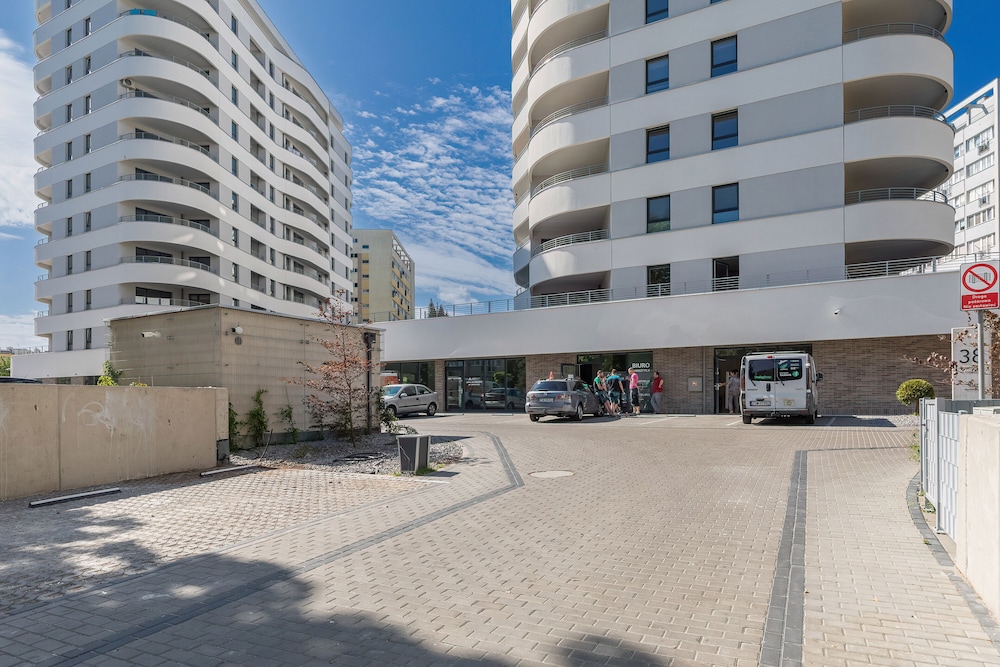 Sun Towers Lux by Renters Prestige view 4