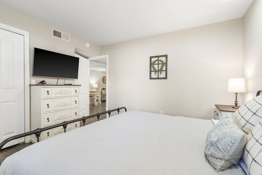 Fairway View Duo Stay for 12!
