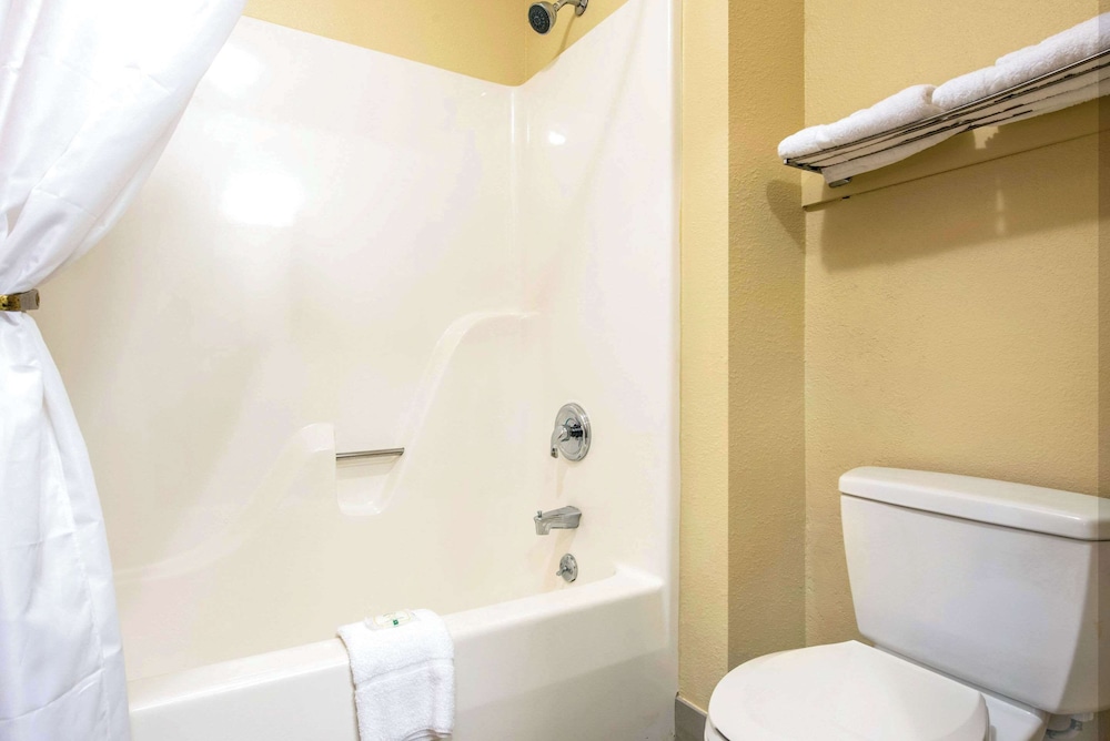 Quality Inn & Suites Brandenburg - Fort Knox view 5