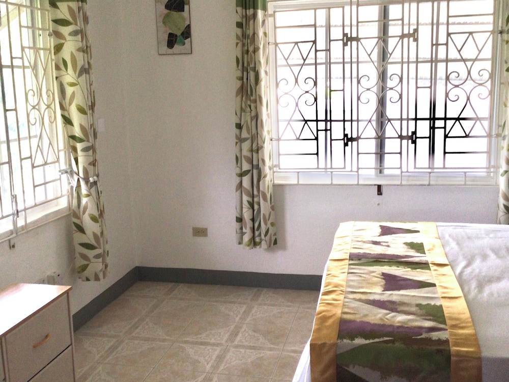 Serenity 2-bed Apartment in Port Antonio, Portland view 3