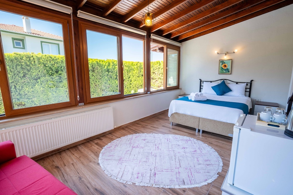 Cunda Giritlioğlu Otel Yetişkinlere Özel +12 - Image 9